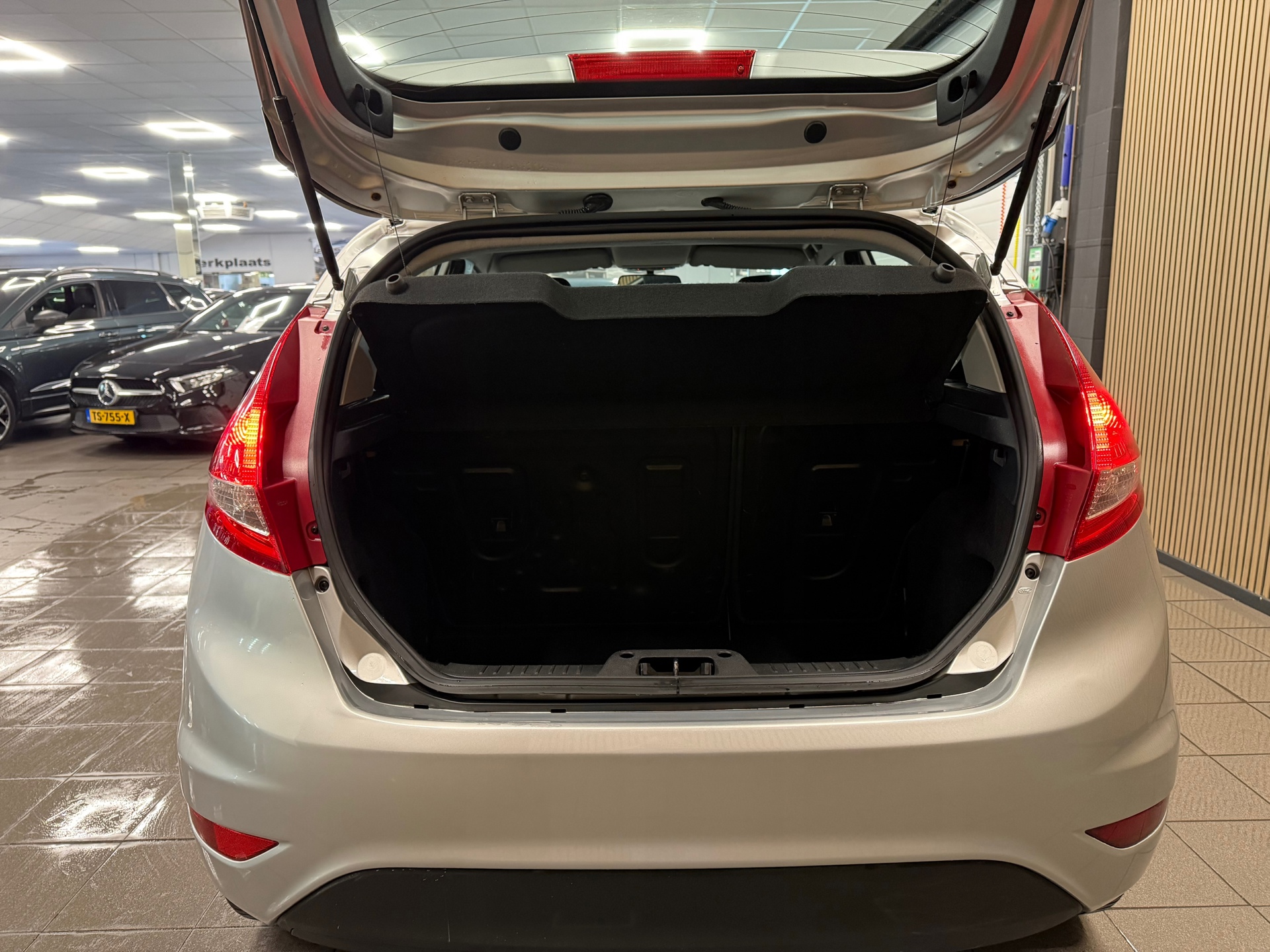 https://www.autokooy.nl//xml/images/57044580-5.JPG
