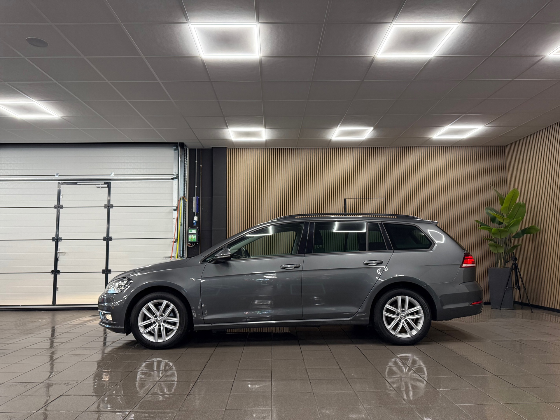 https://www.autokooy.nl//xml/images/57071860-2.JPG
