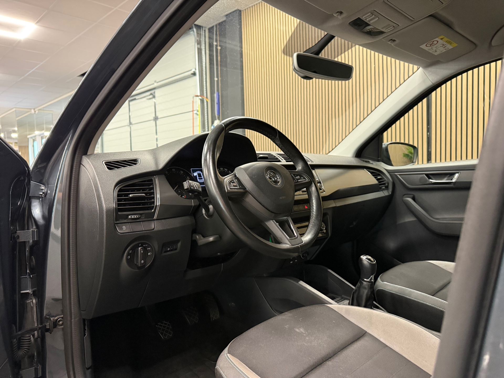 https://www.autokooy.nl//xml/images/57072180-12.JPG