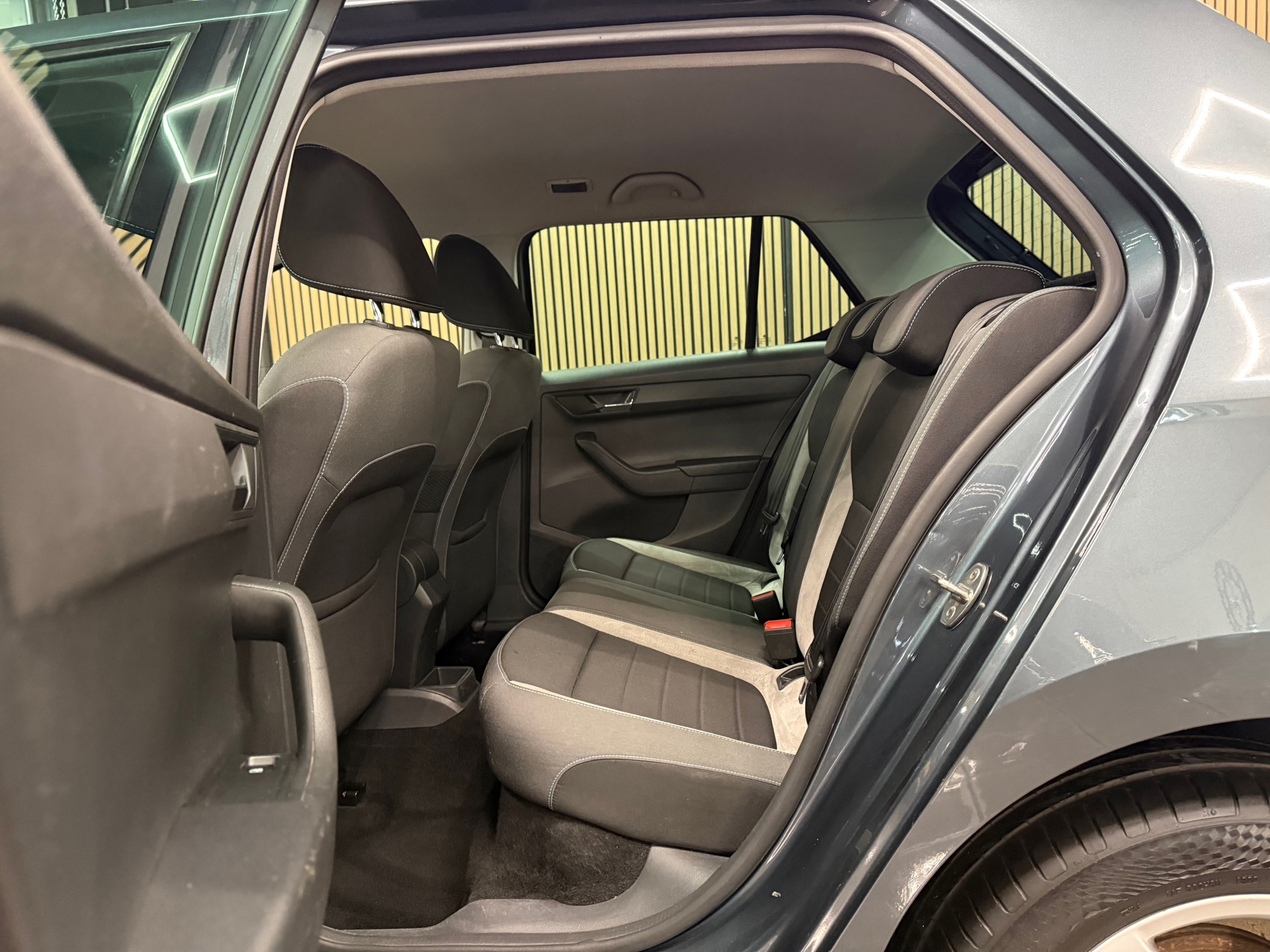 https://www.autokooy.nl//xml/images/57072180-21.JPG