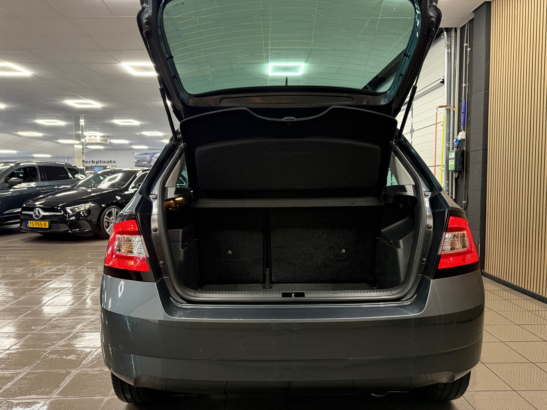 https://www.autokooy.nl//xml/images/57072180-5.JPG