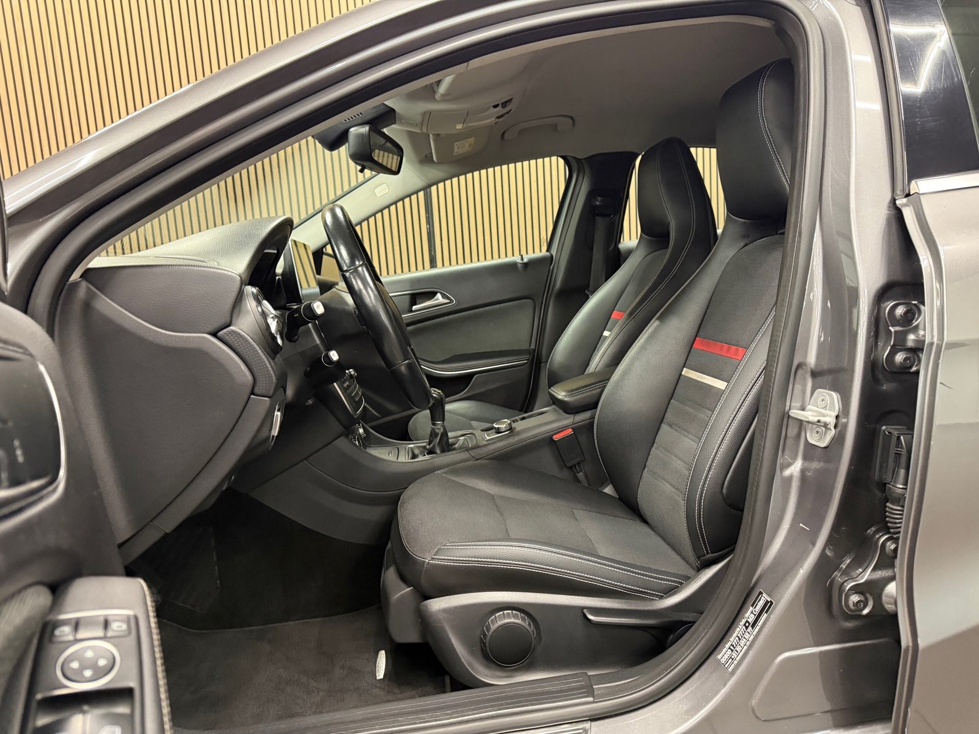 https://www.autokooy.nl//xml/images/57074305-11.JPG