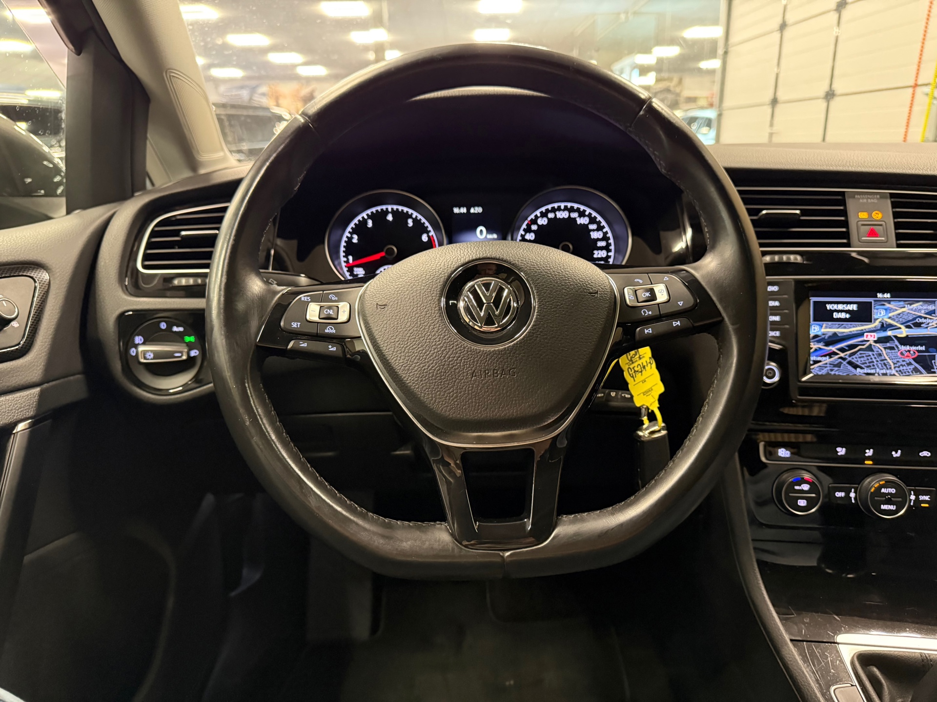 https://www.autokooy.nl//xml/images/57105606-12.JPG