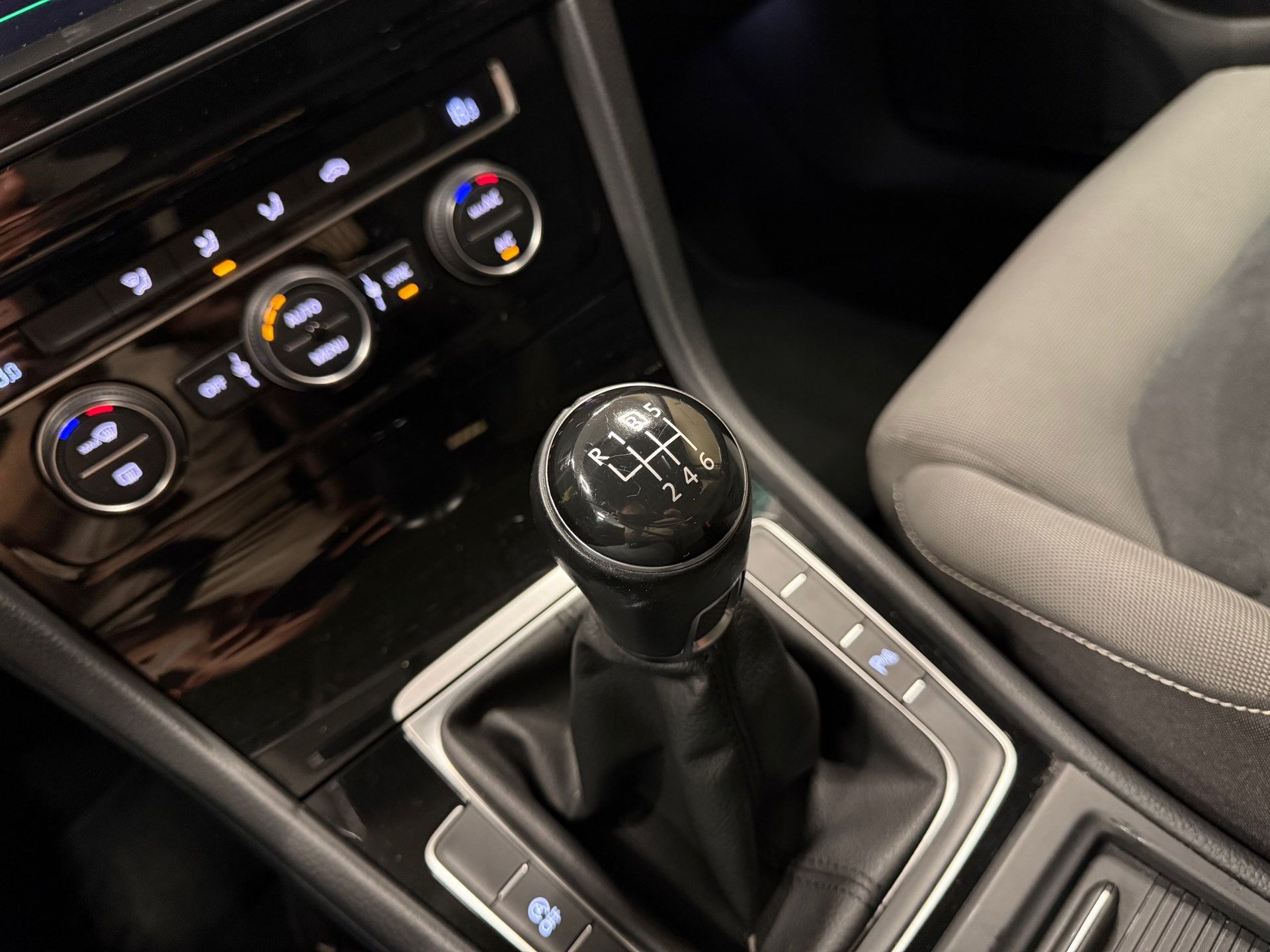https://www.autokooy.nl//xml/images/57105606-19.JPG