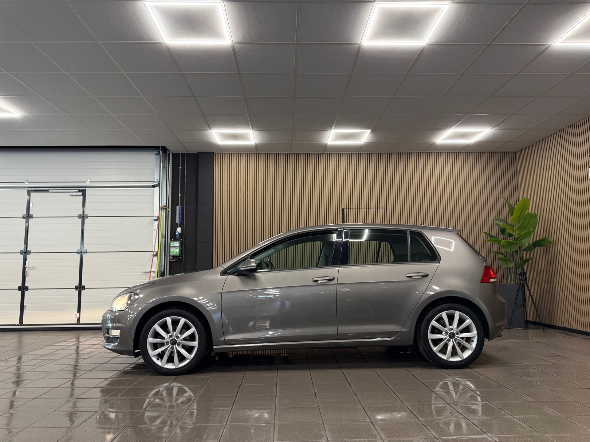 https://www.autokooy.nl//xml/images/57105606-2.JPG