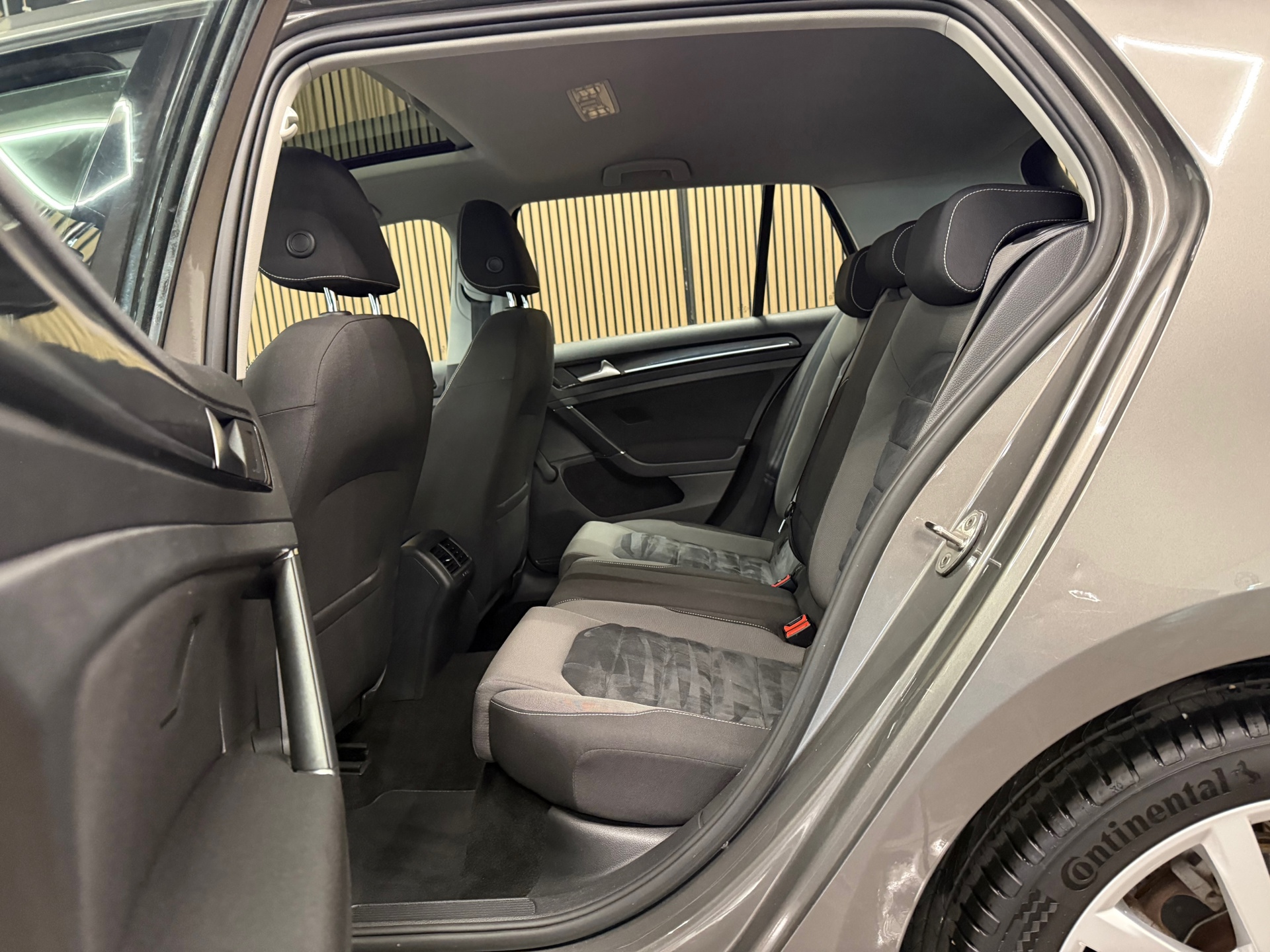 https://www.autokooy.nl//xml/images/57105606-21.JPG