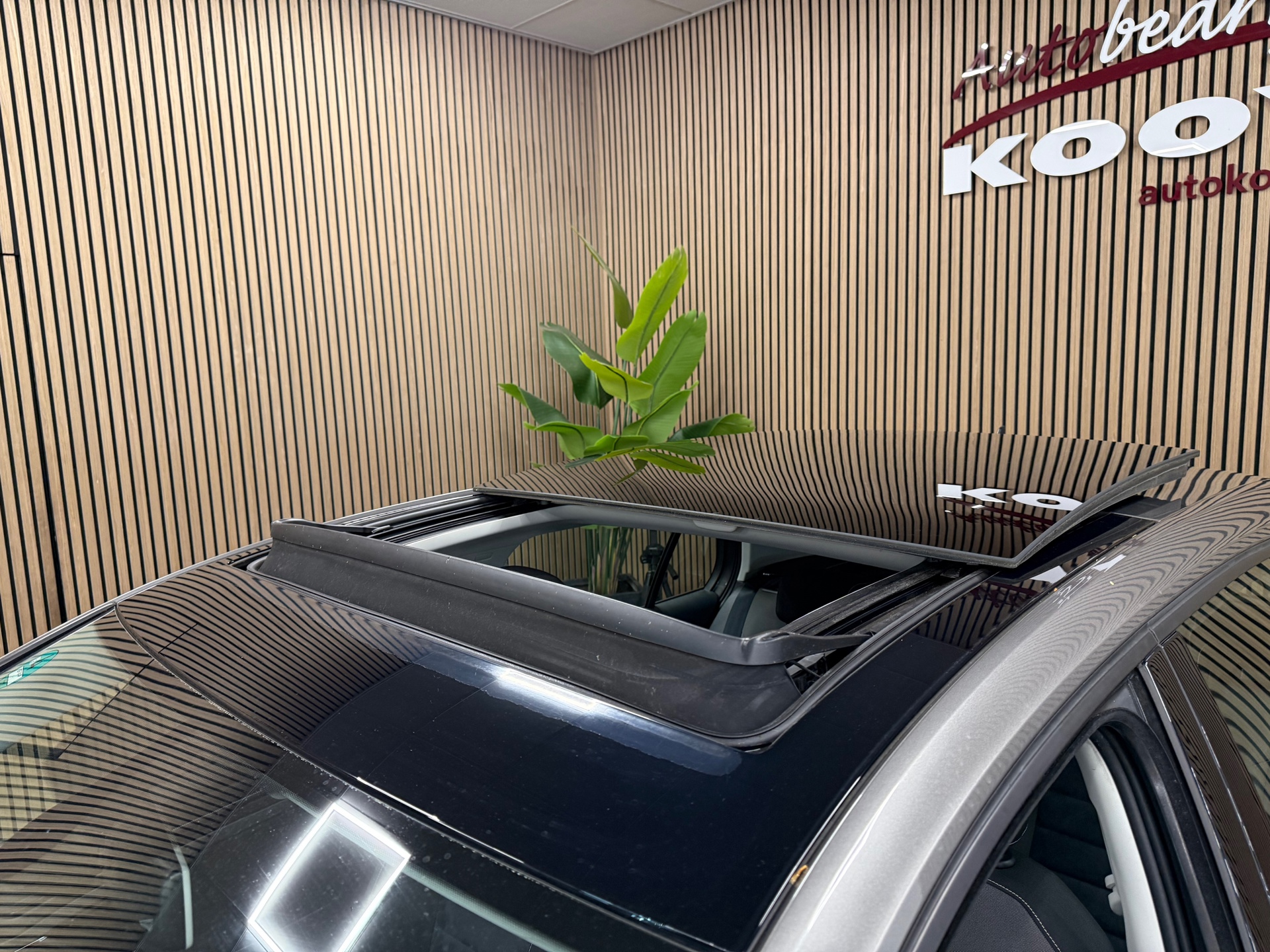 https://www.autokooy.nl//xml/images/57105606-22.JPG