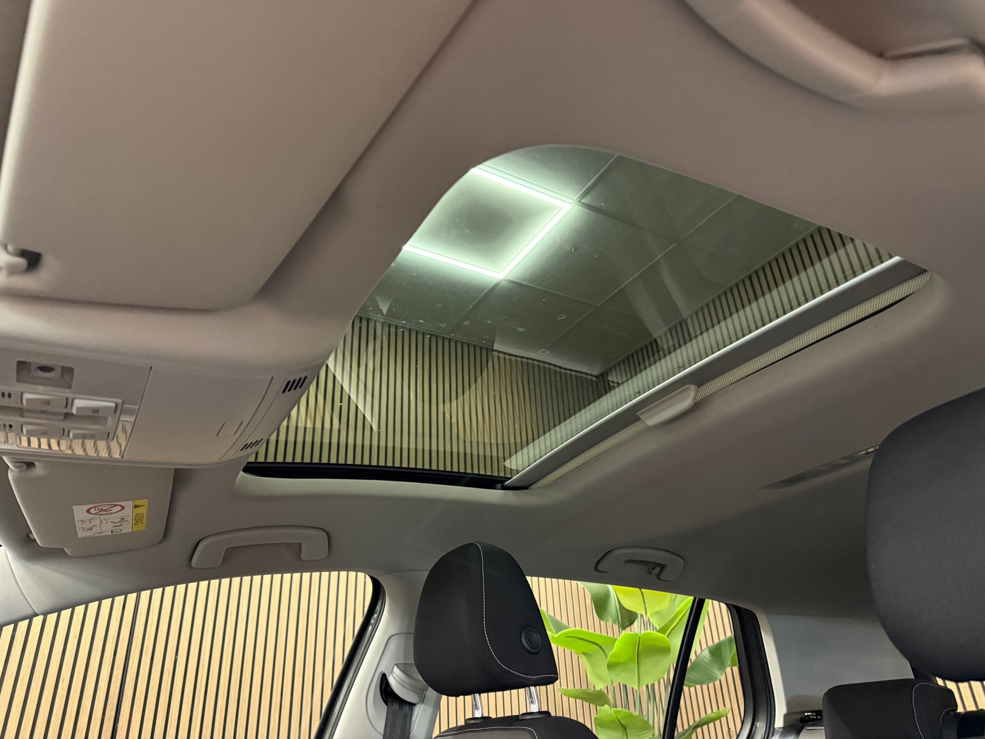 https://www.autokooy.nl//xml/images/57105606-23.JPG