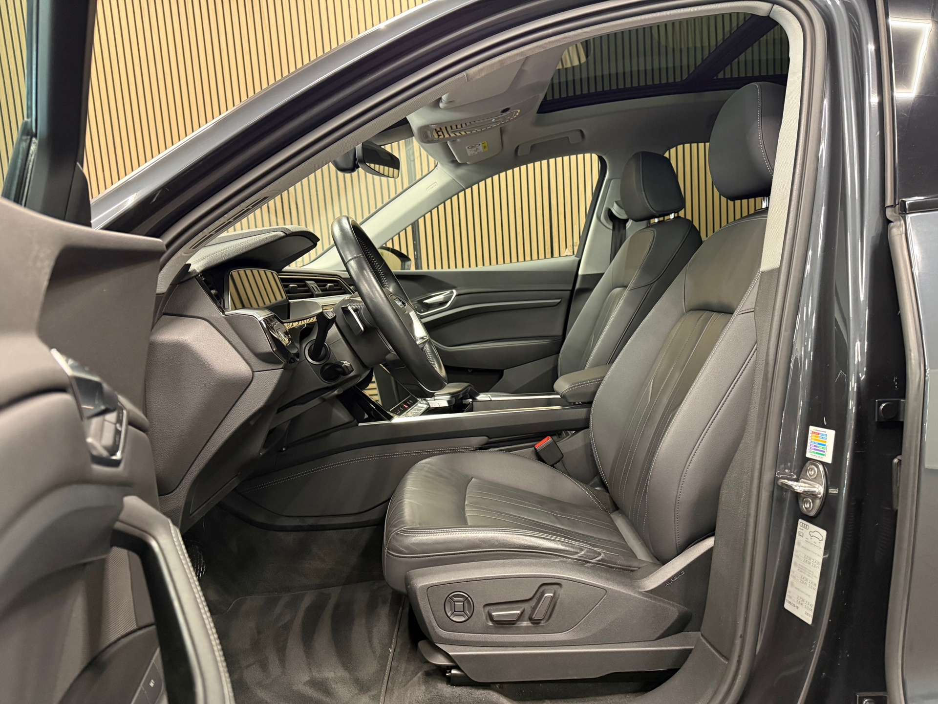 https://www.autokooy.nl//xml/images/57135299-12.JPG