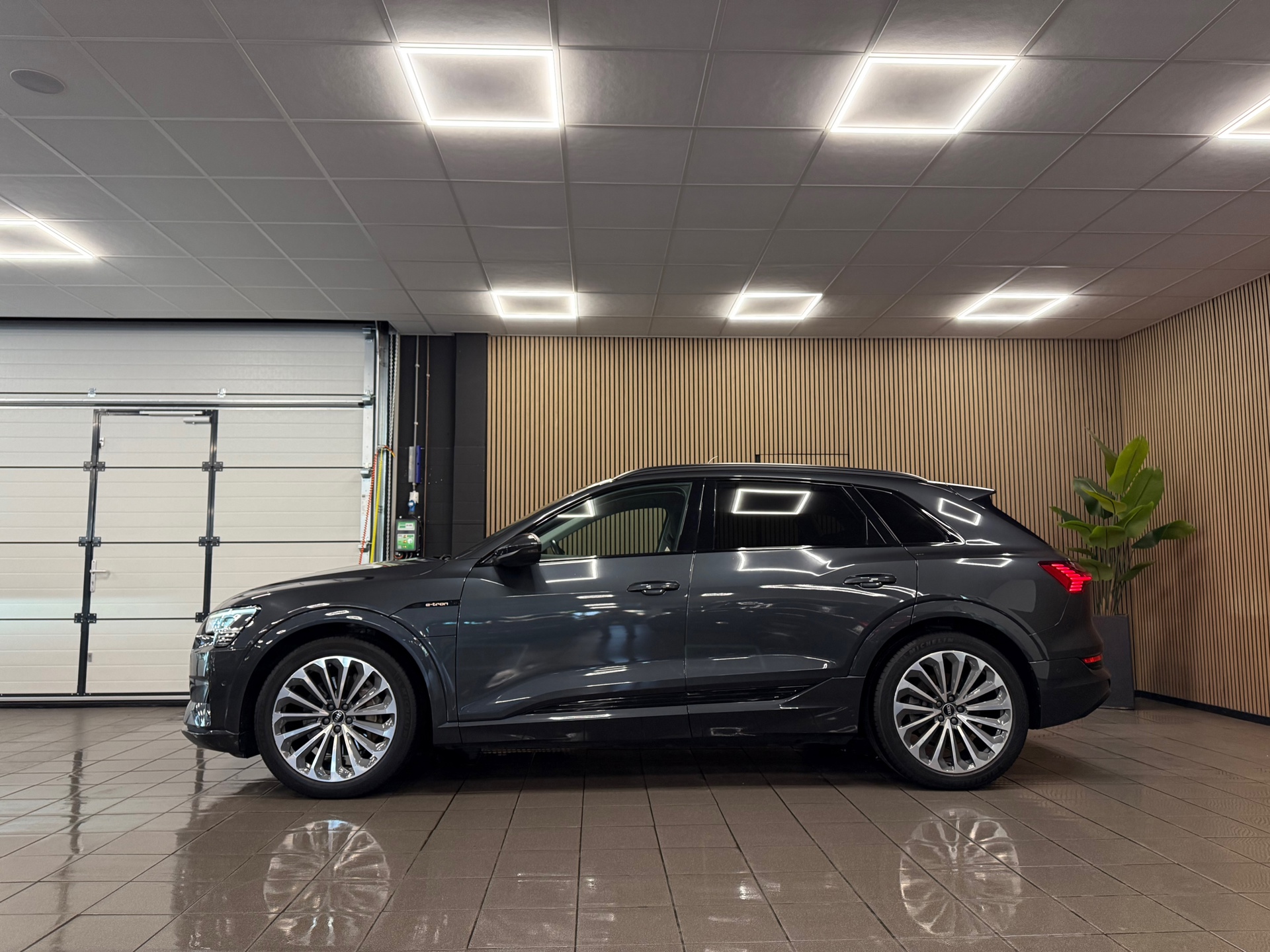 https://www.autokooy.nl//xml/images/57135299-2.JPG