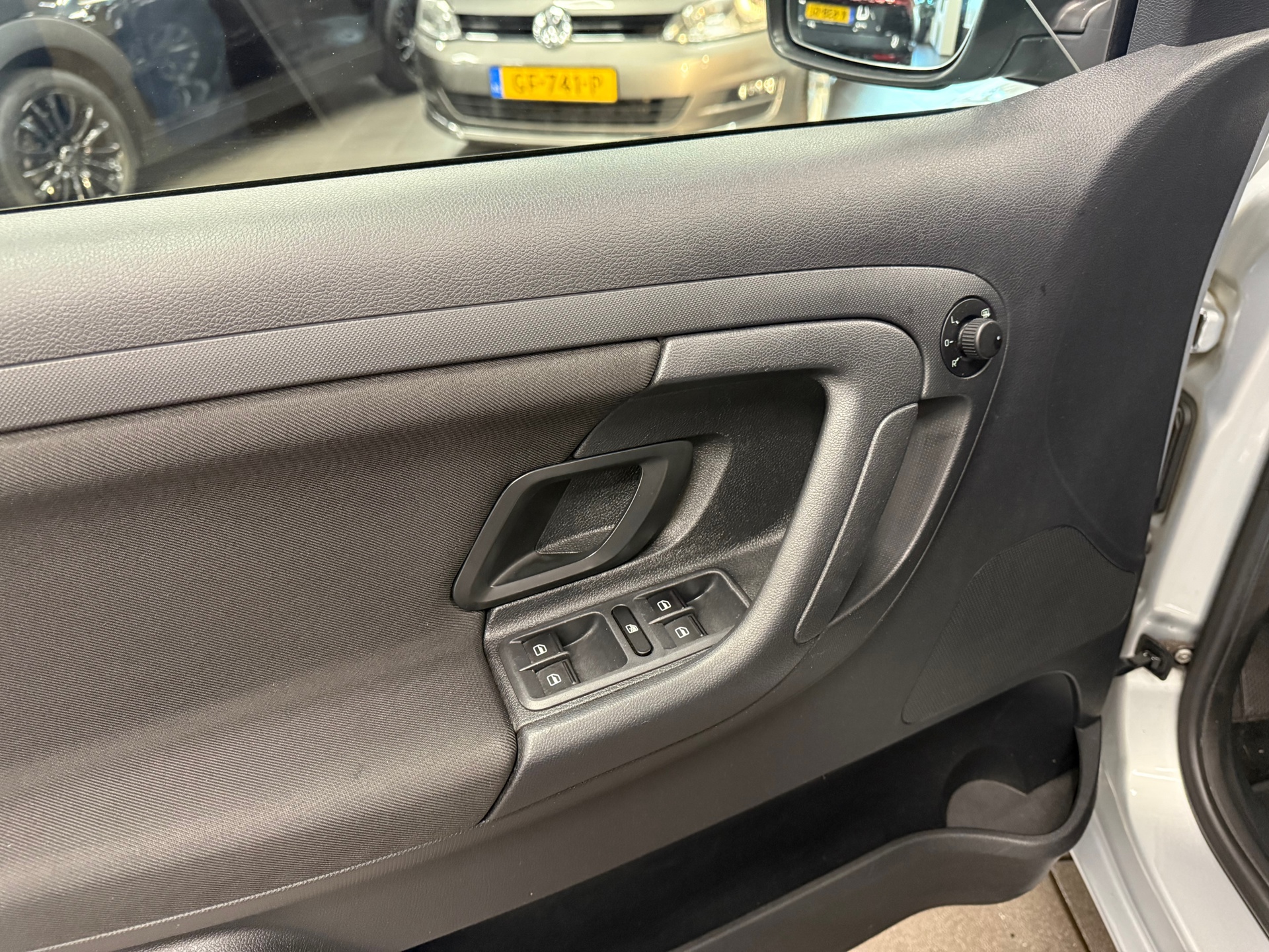 https://www.autokooy.nl//xml/images/57186008-10.JPG