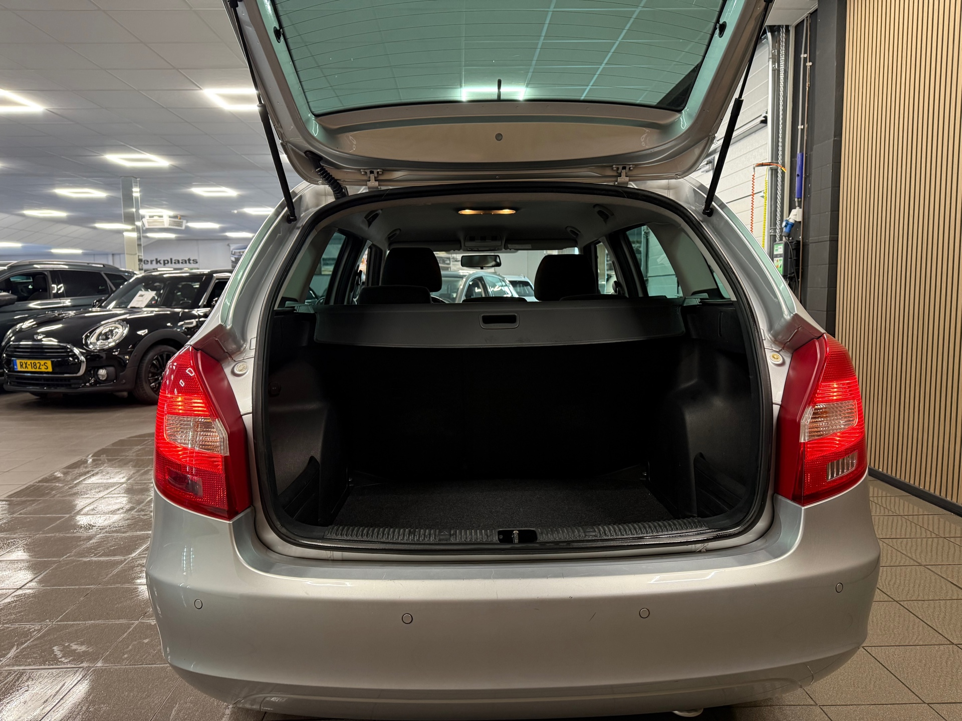 https://www.autokooy.nl//xml/images/57186008-5.JPG